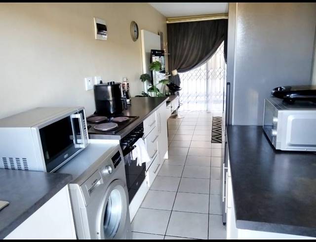 2 BEDROOM PROPERTY TO RENT IN NEWLANDS EAST